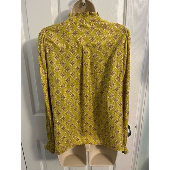 Rachel Roy Yellow Long Sleeve V-neck ruffle collared Top. Size Medium - Picture 5 of 5